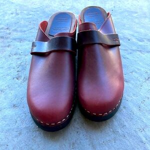 Like New MAGUBA leather and wood clogs oxblood color